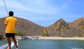 gallery/padar_island/padar-beach-from-the-sea-2.jpg