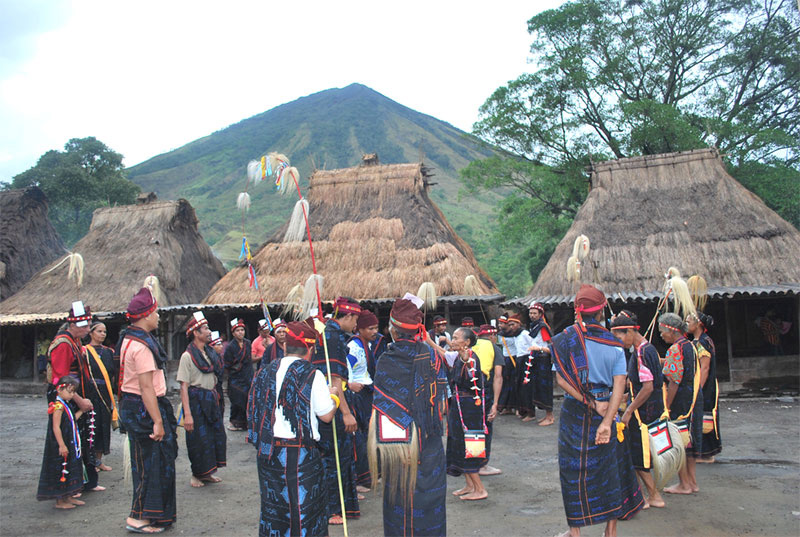 About Komodo Island : The People
